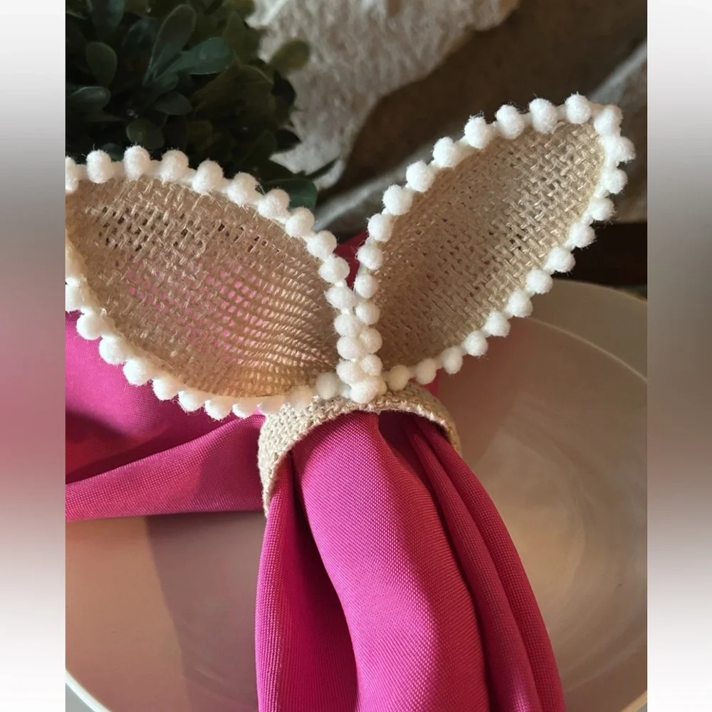 NWOT 4 Burlap Bunny Rabbit Ear Napkin Rings Tan w/ White‎ Pom Pom Fringe